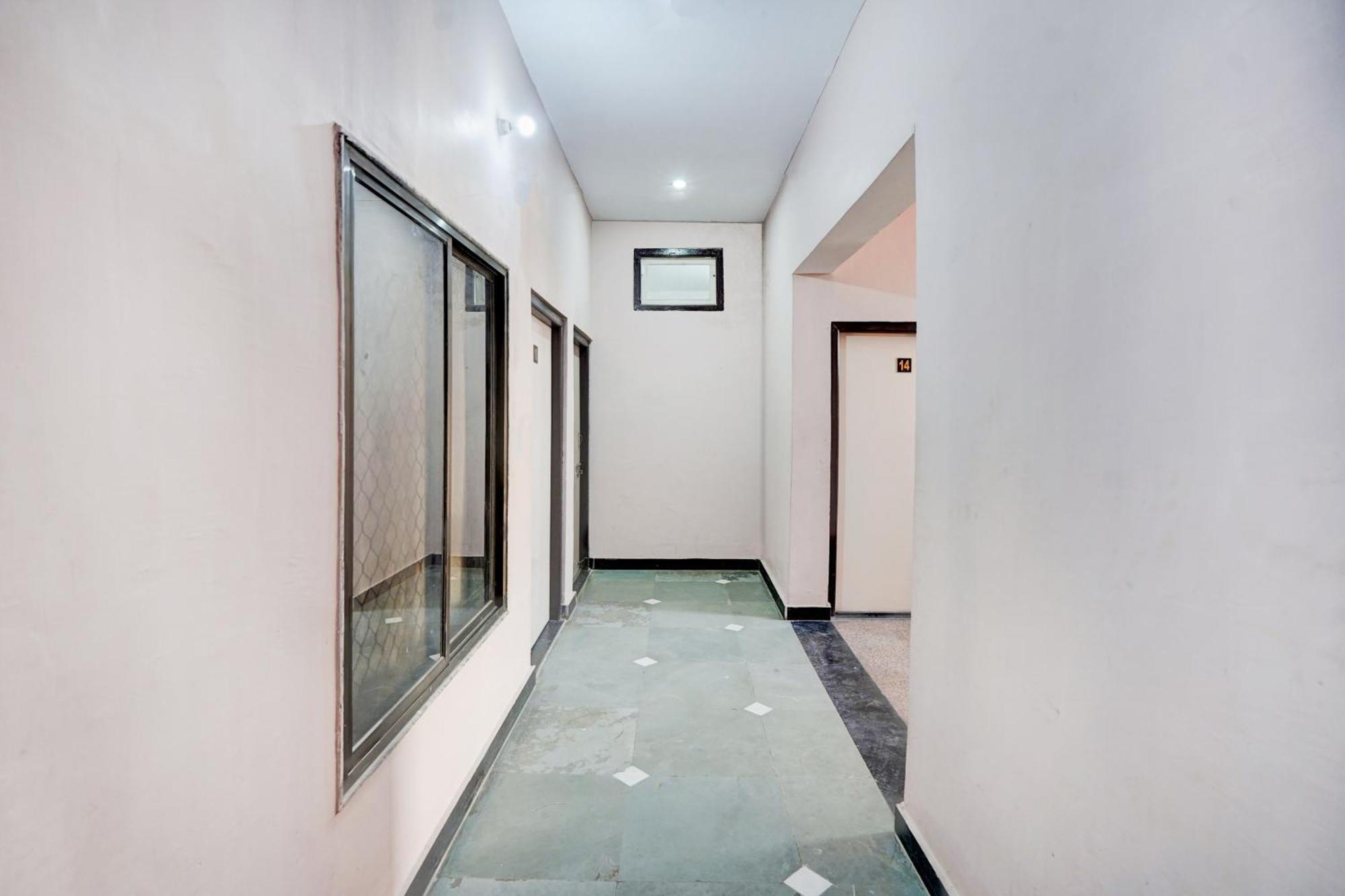 Hotel O Ramdut Palace Guest House Faizābād Εξωτερικό φωτογραφία